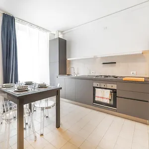  Appartamento Roomy Close To Subway M5! Italia